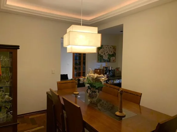 Imagem Residência em condomínio fechado.