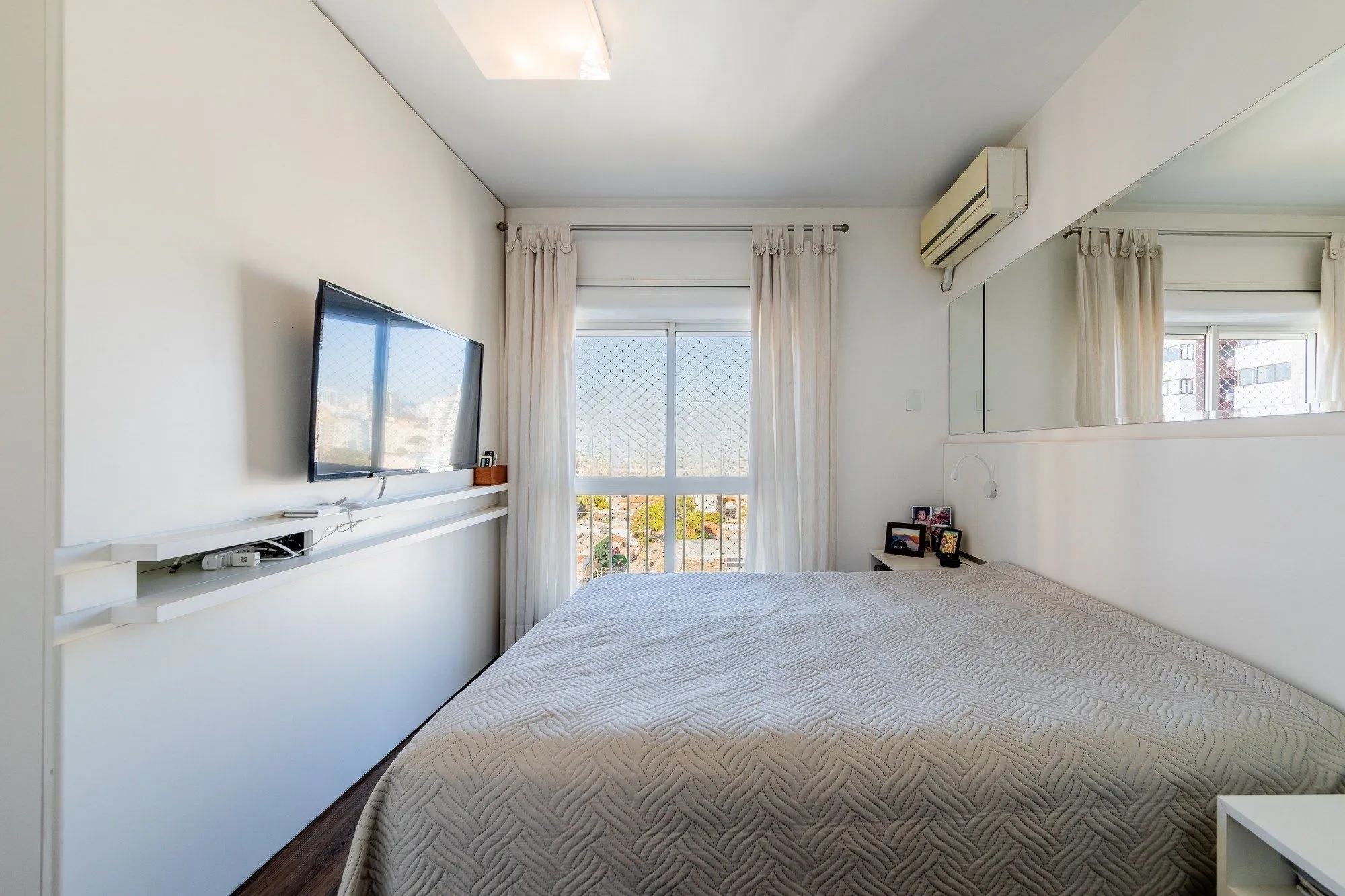 Imagem Apartamento com 3 quartos e 79m² à venda em Passo da Areia - Rua Bezerra De Menezes, Passo Da Areia, Porto Alegre