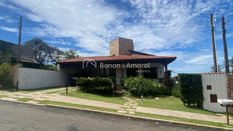 Imagem Casa rústica no San Conrado, com varanda e lindo jardim frontal. 
Terreno amplo de 764 m², com gra...