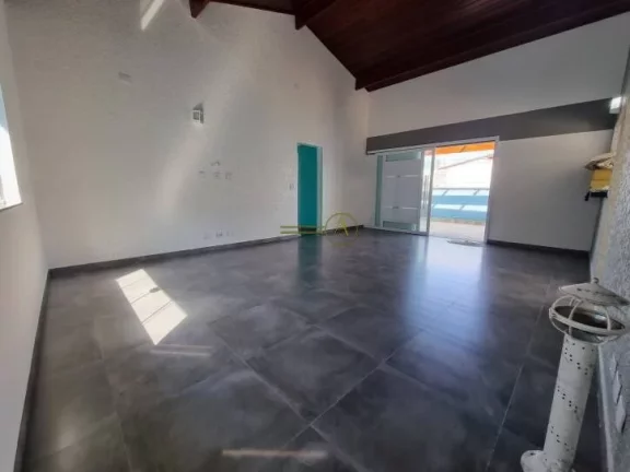 Imagem Casa térrea, alto padrão, de esquina e apenas 150 metros da praia, à venda