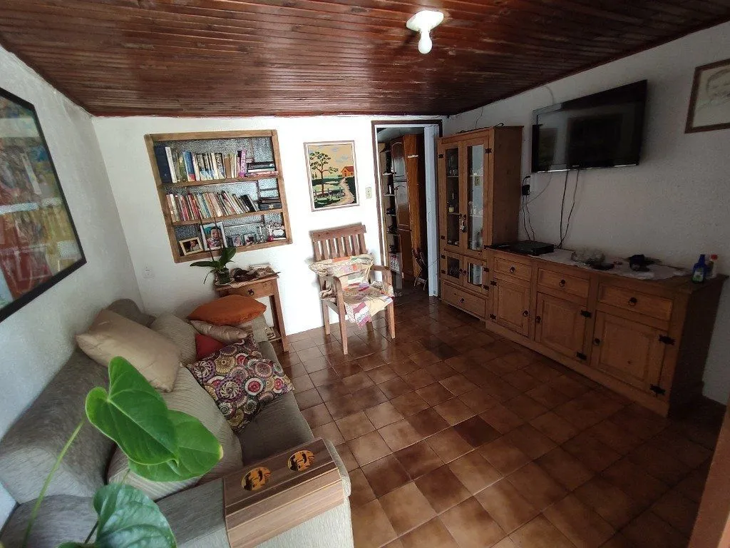 Imagem Casa para Venda - 134m², 2 dormitórios, 1 vaga - Nonoai