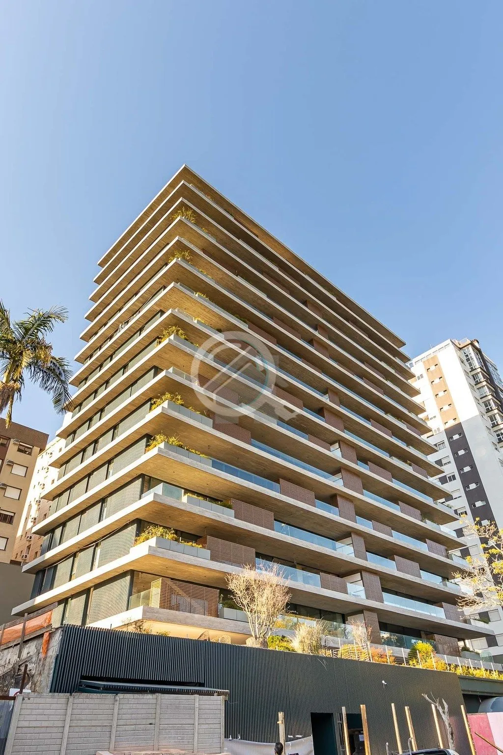 Imagem Apartamento de andar inteiro no 14º andar, com vista definida para toda cidade. São 317m², 3 suí...