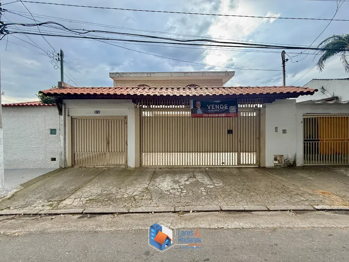 Foto do imóvel Sobrado para venda em Veleiros com 4 quartos, sendo 1 suíte, 235m² em Rua Gabriel da Fonseca