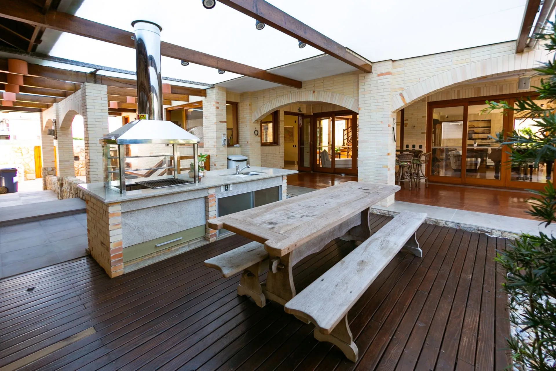 Imagem Casa para Locação Anual em Jurerê Internacional com vista para Praia
