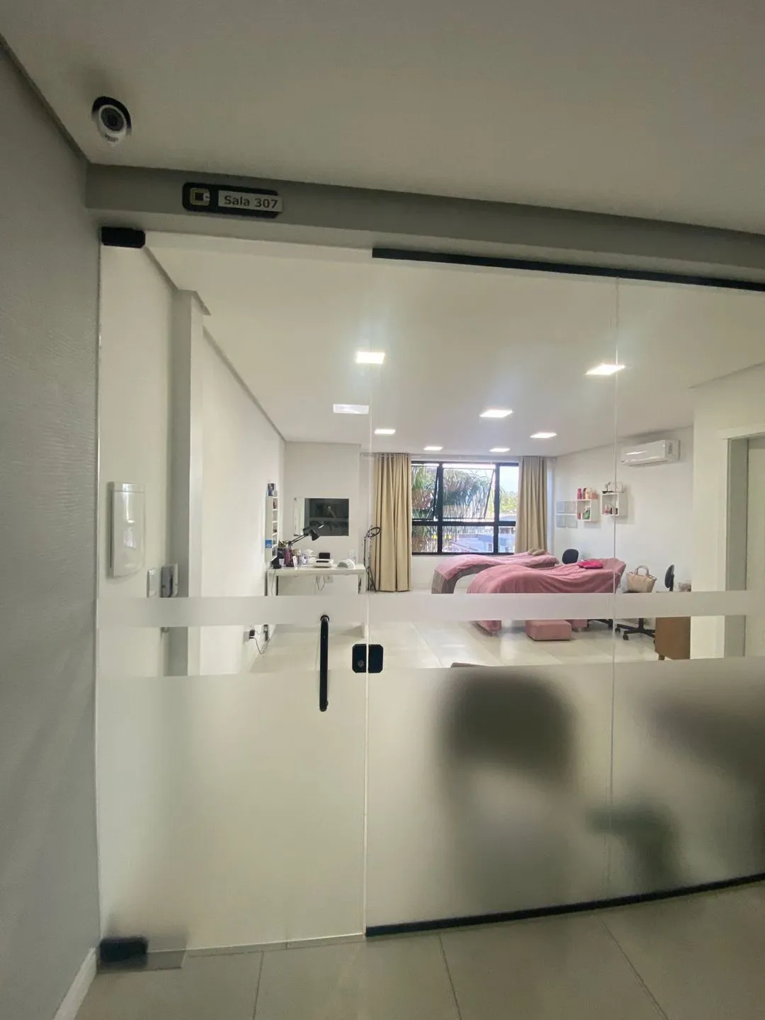 Imagem Sala comercial à venda em Três Cachoeiras, Centro, 30m2