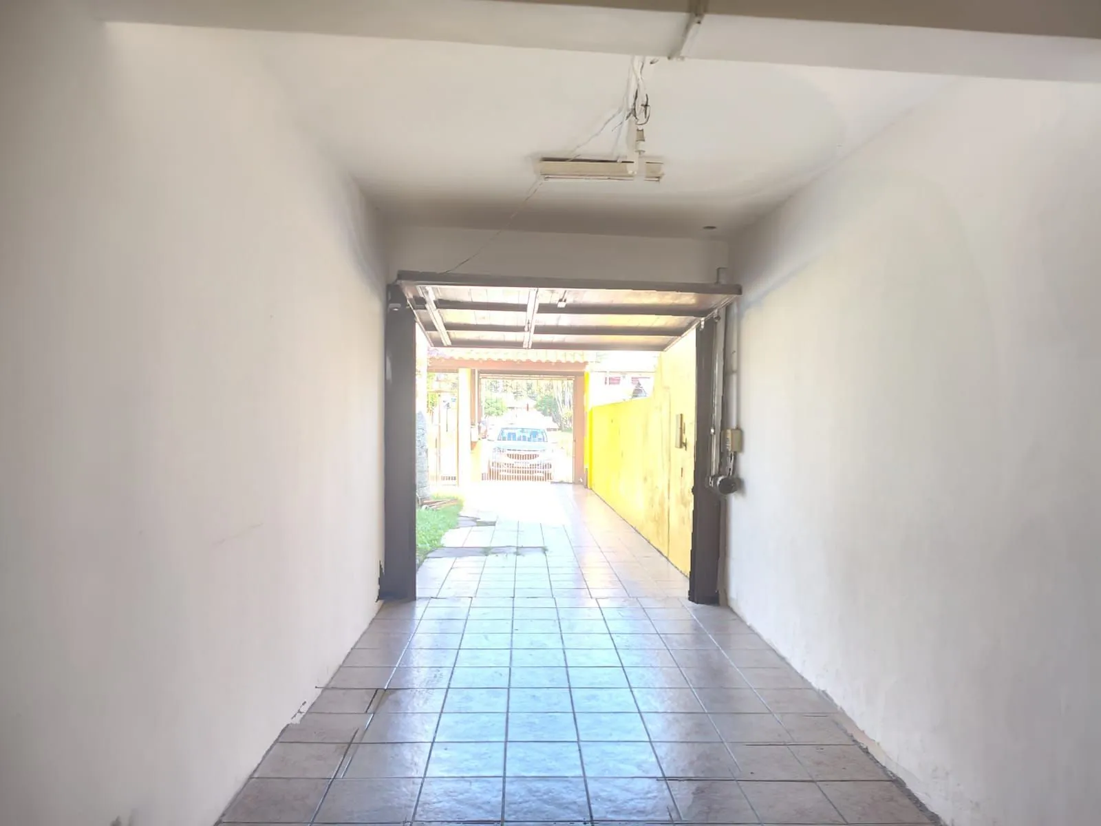 Imagem Casa de 4 dormitórios, 1 suíte e 4 vagas de garagem no bairro Cavalhada.