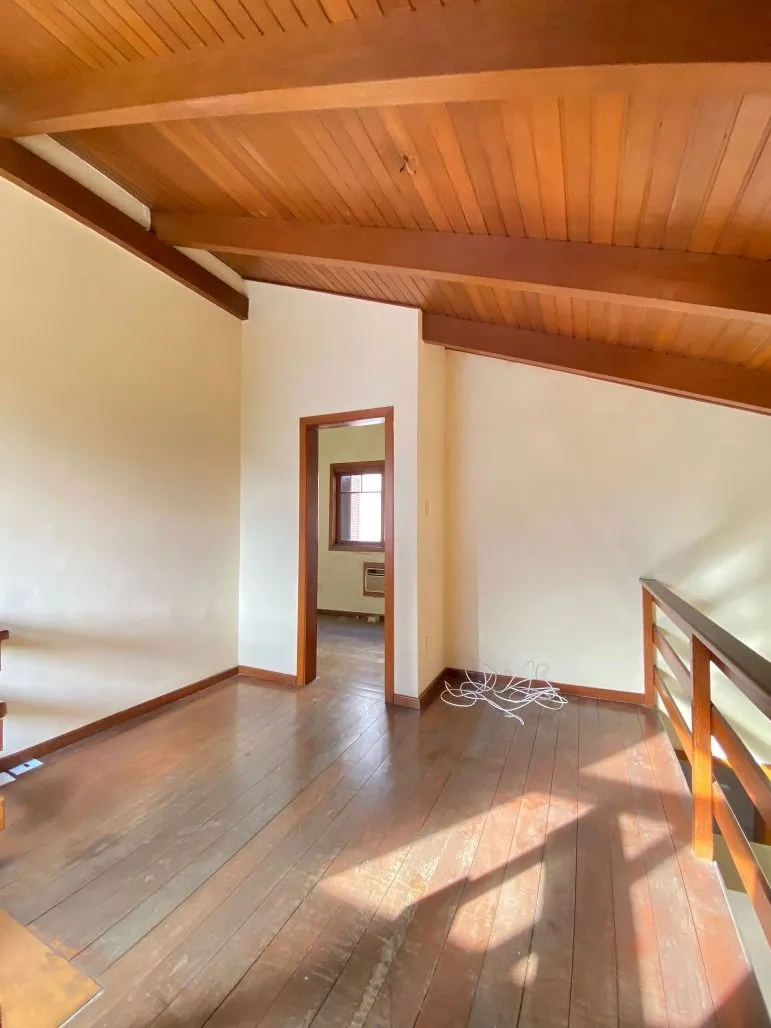 Imagem Cobertura 196m² 3 dorm. 1 Suíte + 2 vagas Petrópolis - Porto Alegre