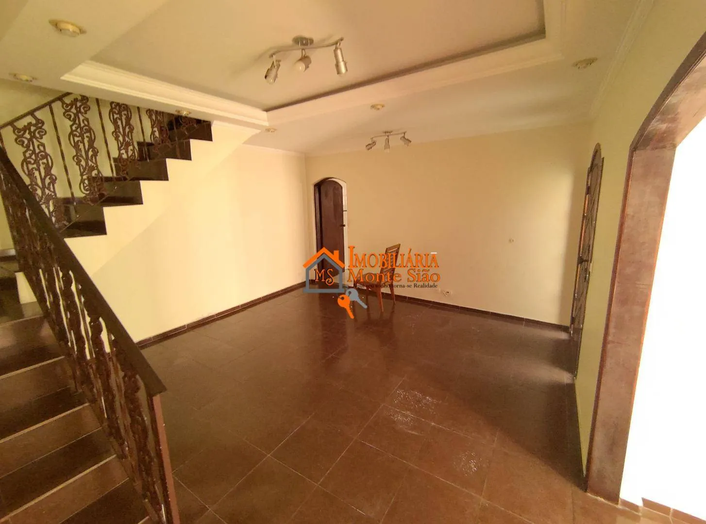 Imagem Sobrado com 2 dormitórios à venda, 250 m² por R$ 739.000,00 - Vila Barros - Guarulhos/SP