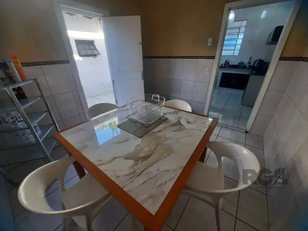 Imagem Casa de 3 dormitórios, no bairro Glória