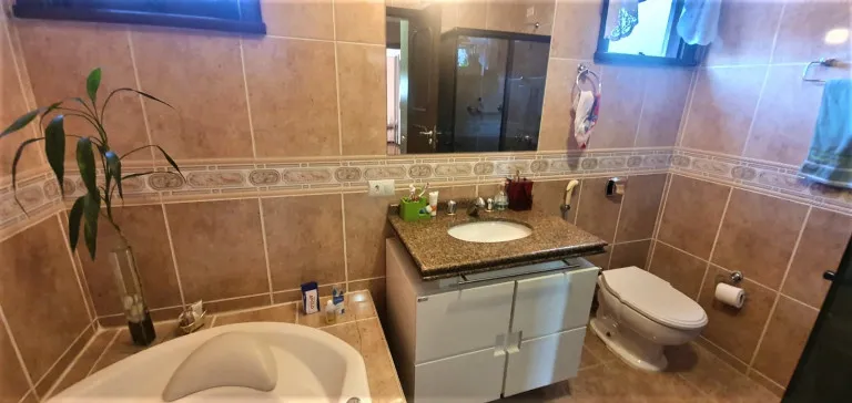 Imagem Casa com 3 Quartos à Venda, 223 m² em Novo Mundo - Curitiba