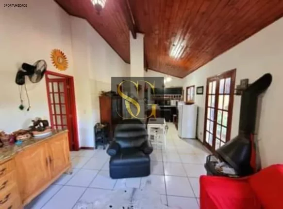 Imagem Casa para Venda em Teresópolis, Albuquerque, 3 dormitórios, 1 suíte, 3 banheiros, 1 vaga