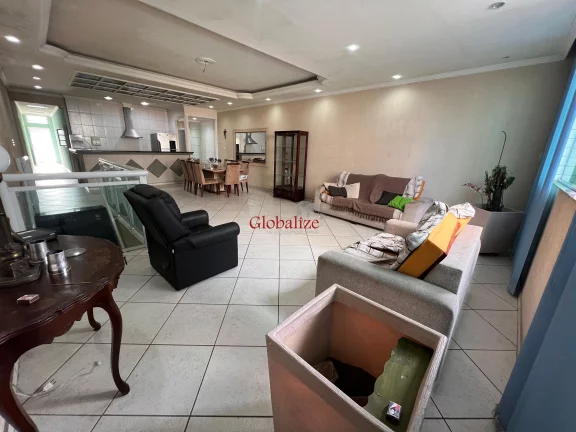 Imagem Sobrado à venda com 220m², 3 quartos, 2 suítes, 8 vagas por R$800.000,00 na Vila Mathias em Santos