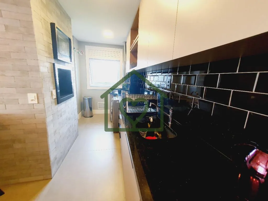 Imagem Excelente apartamento totalmente mobiliado, com planta de 3 dormitórios transformada em 2, sendo 1 ...