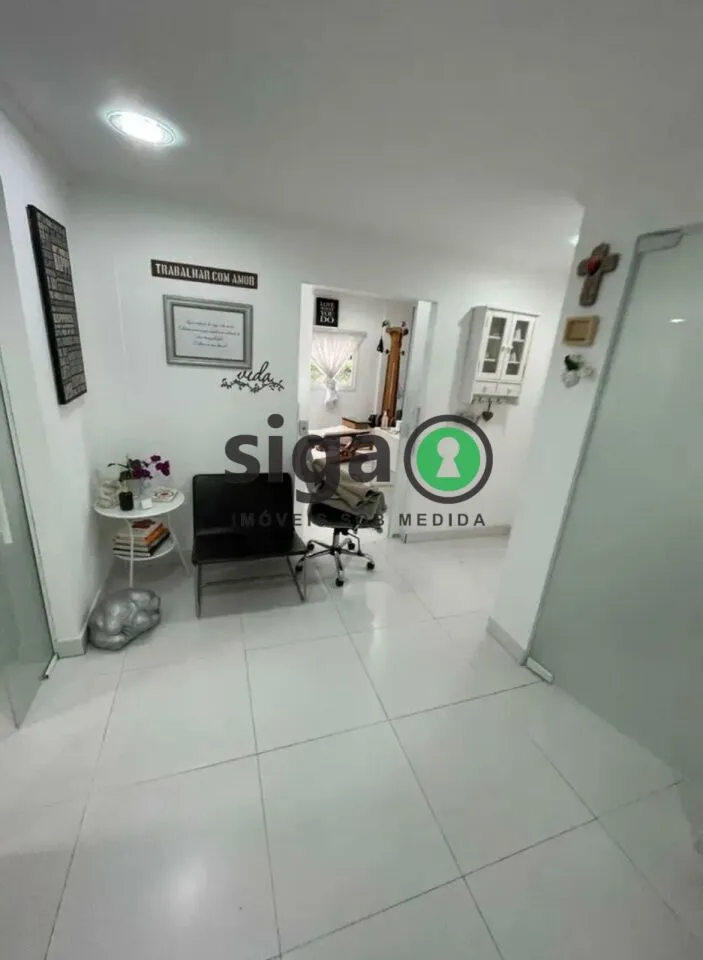 Imagem Casa assobradada no Itaim Bibi, com 200m² para Locação Comercial com várias salas.