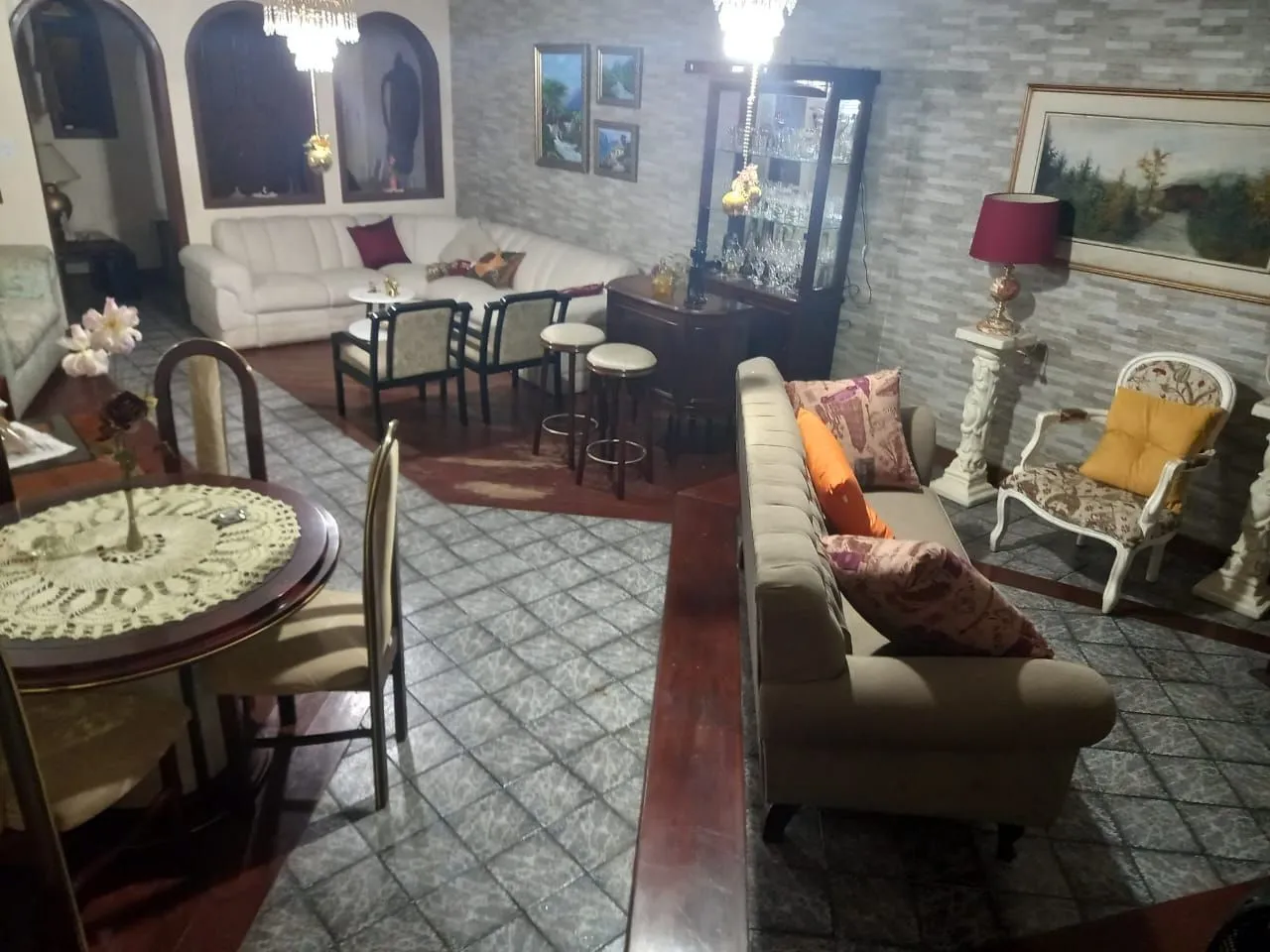 Imagem Excelente casa localzada ma Rua Santo Camaratto com 4 D e 1 suite