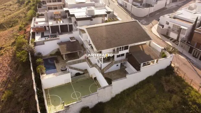 Imagem Casa com 5 dormitórios no bairro Vale Verde em Varginha/MG