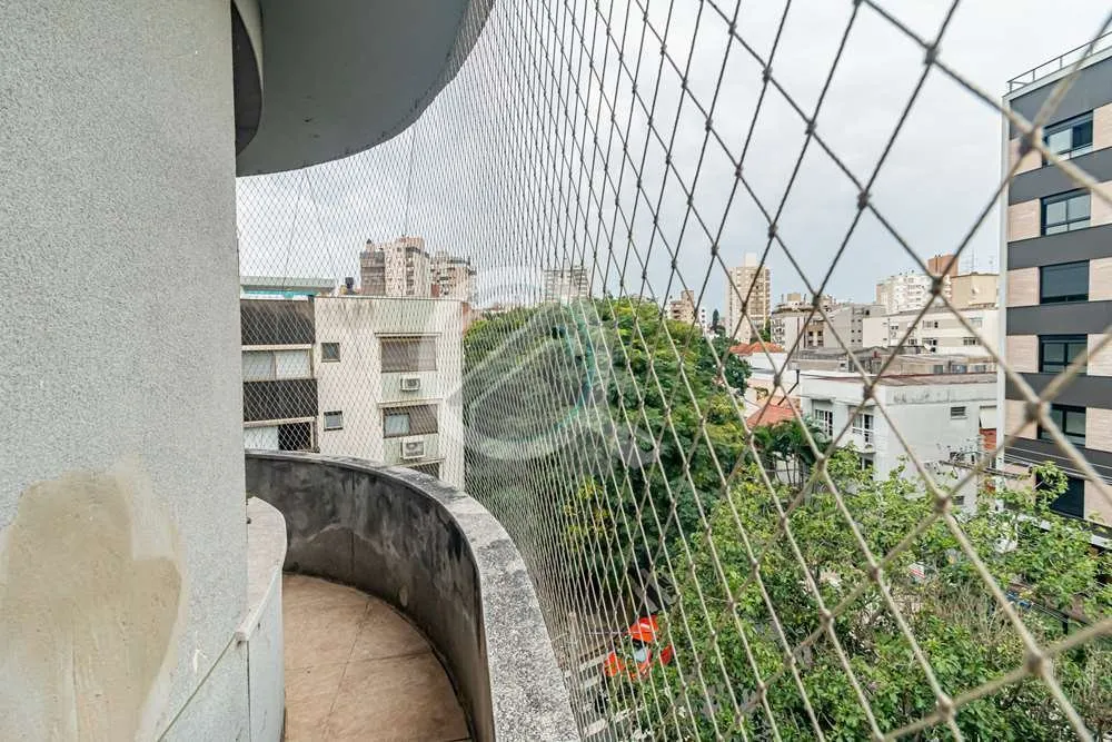 Imagem Descubra o charme deste apartamento totalmente reformulado, localizado no vibrante bairro de Petróp...