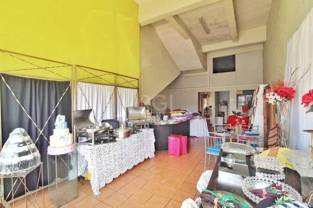 Imagem Loja para Venda - 60m², 0 dormitórios, 3 vagas - Petrópolis