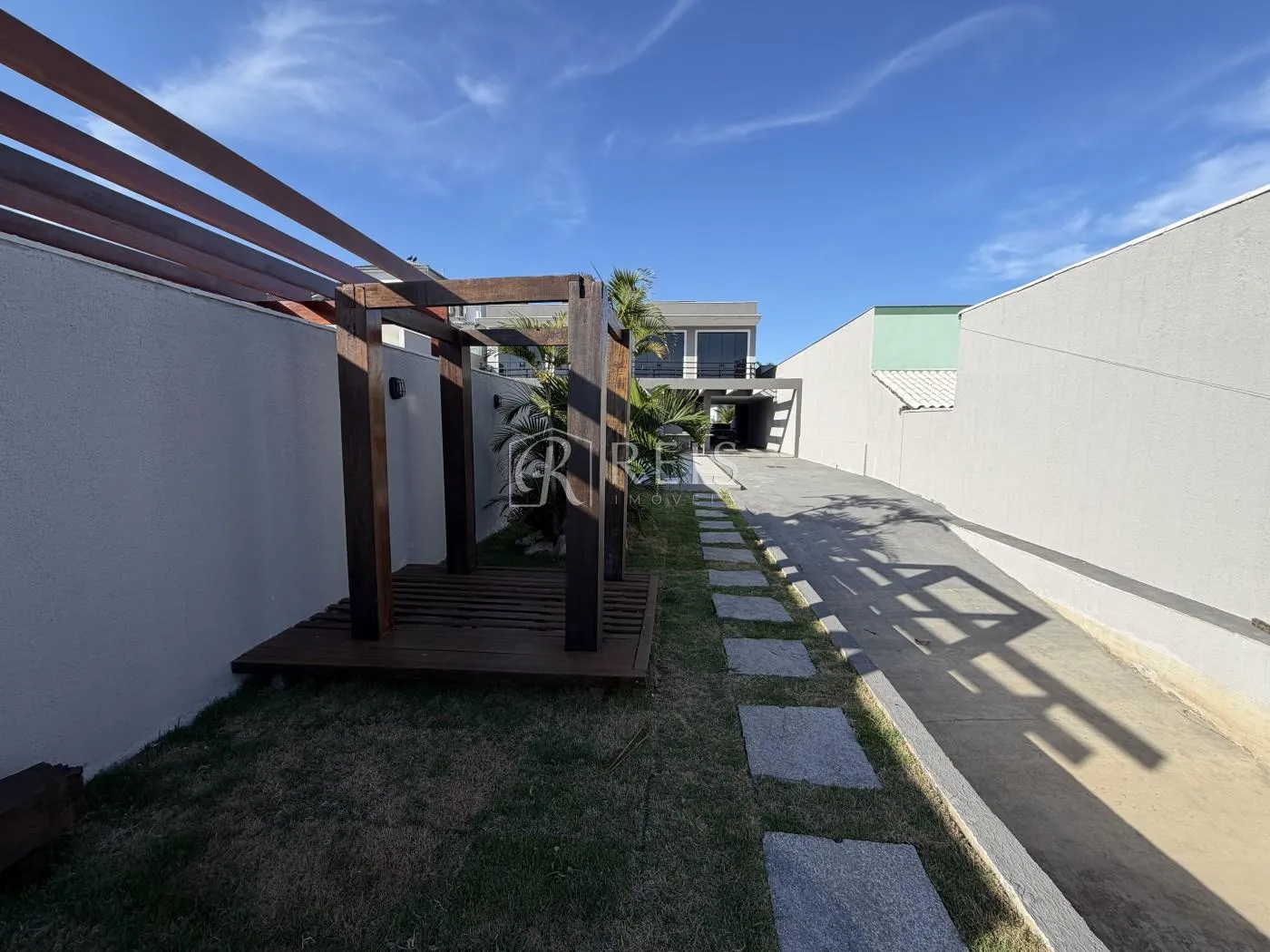 Imagem Casa para Venda em Rio das Ostras, Bosque Beira Rio, 3 dormitórios, 3 suítes, 4 banheiros, 4 vagas