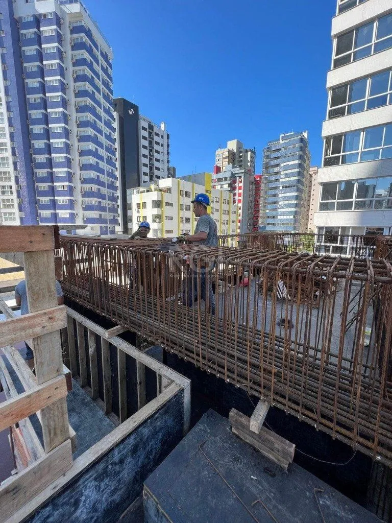 Imagem Apartamento para Venda - 92.82m², 2 dormitórios, sendo 2 suites, 1 vaga - Centro