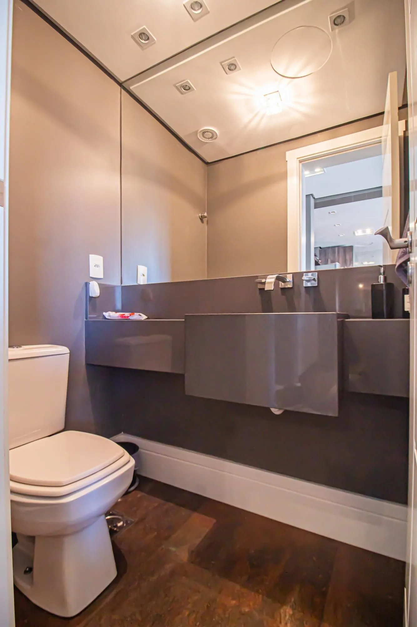 Imagem Apartamento Duplex, 1D com lareira no bairro Rio Branco