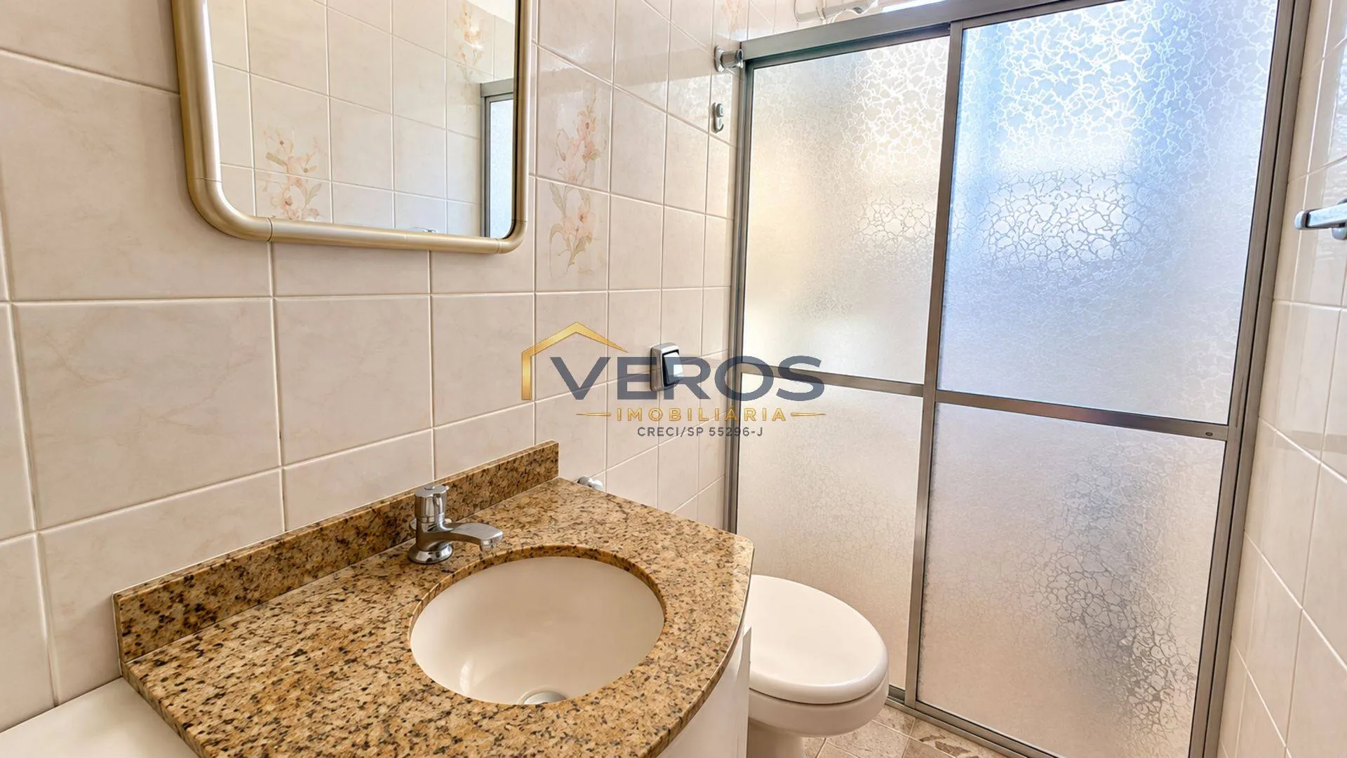 Imagem Apartamento a venda com 3 quartos a 300m da praia Martim de Sá em Caraguá