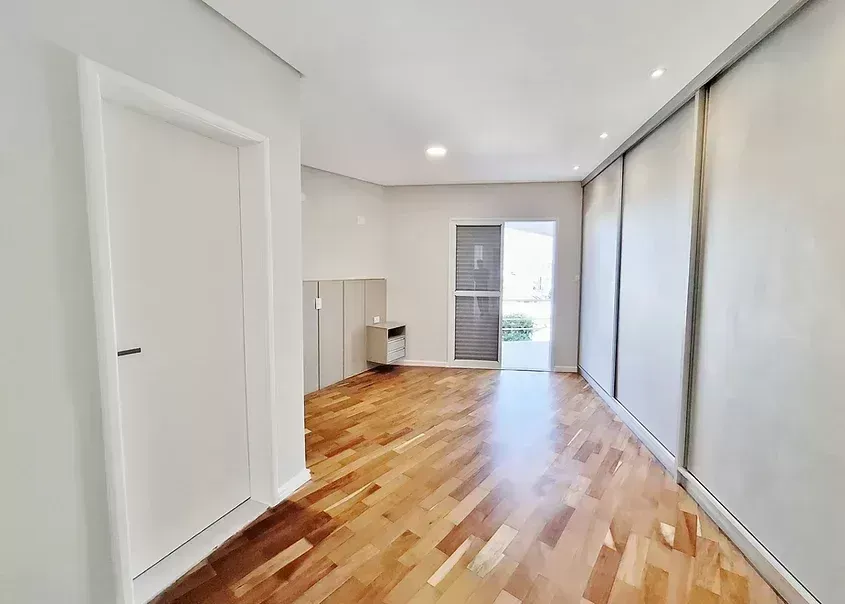 Imagem Belíssima Casa São 4 suítes com sacada, 6 banheiros, + sala de TV e escritório, sala dupla com l...