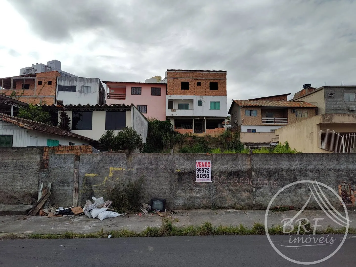 Imagem Vendo Terreno totalmente plano na Kurt Ratour em Capoeiras Florianópolis SC
