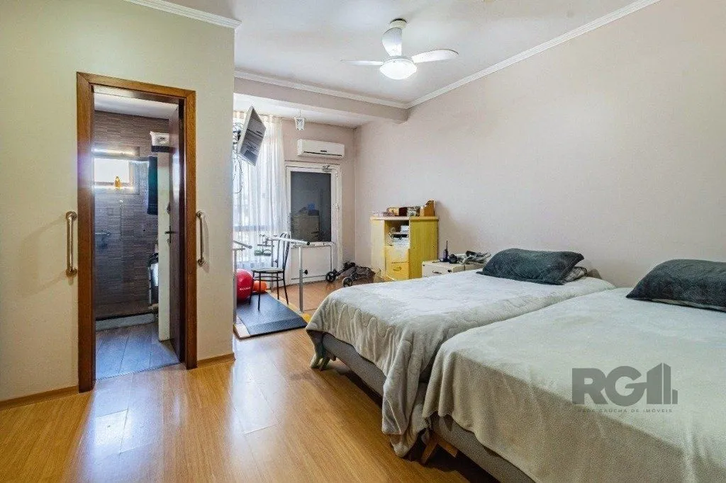 Imagem Casa de 3 dormitórios no bairro Cavalhada