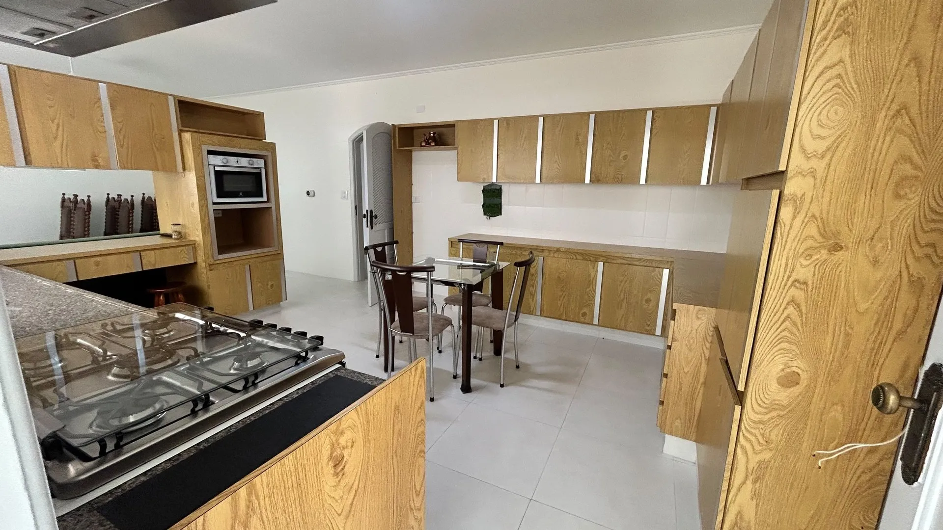 Imagem Sobrado alto Padrão. Exclusividade, sofisticação e muito espaço para viver os melhores momentos da sua vida.