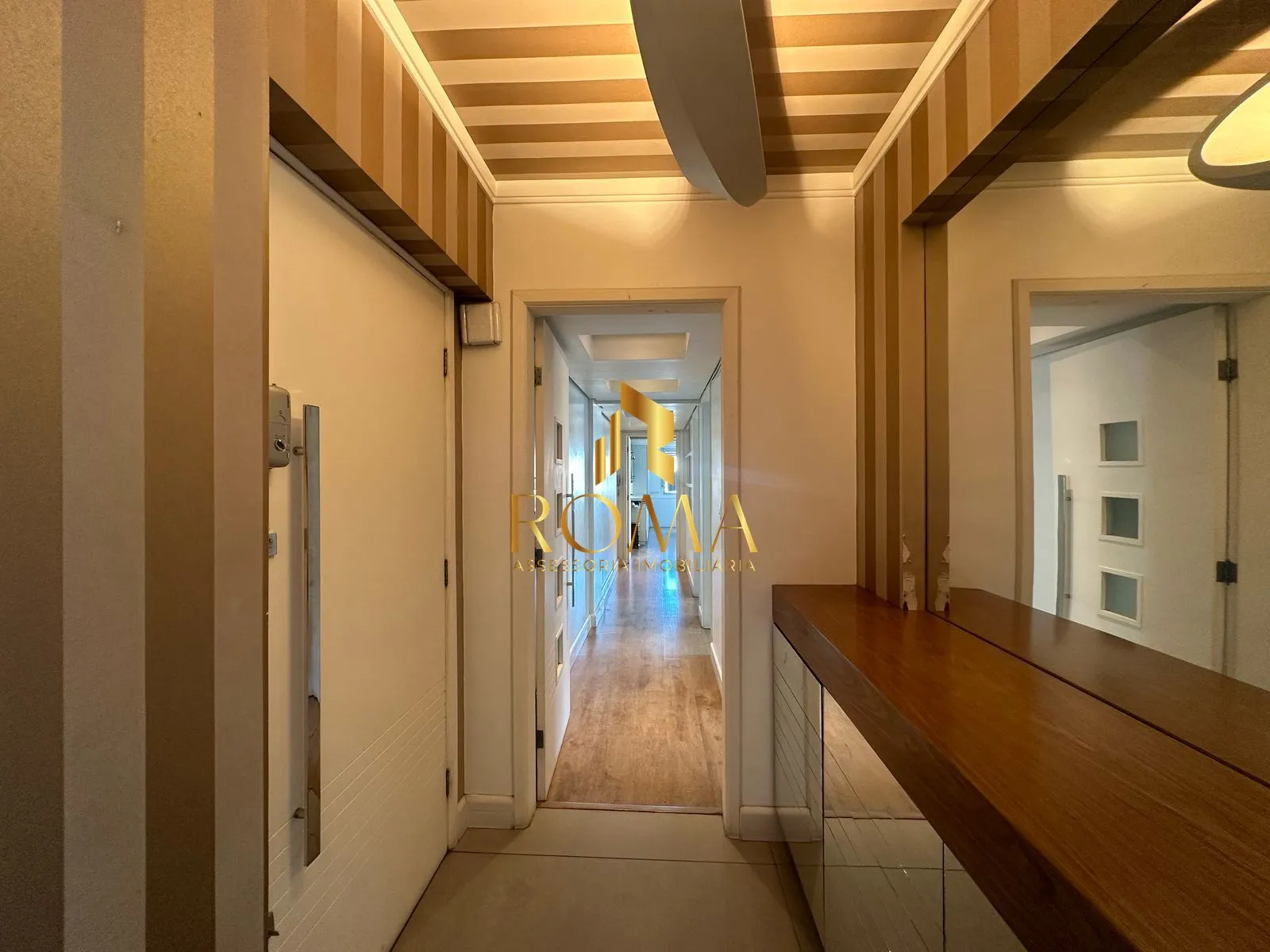 Imagem Apartamento semimobiliado de 03 dormitórios no Centro de Santa Maria.