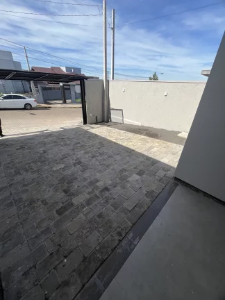 Imagem Casa de 3 quartos sendo um suine no Bosque dos Ipes