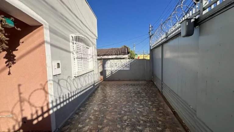 Imagem Casa à venda no bairro São Benedito em Uberaba | 3 dormitórios, suíte, churrasqueira e quintal