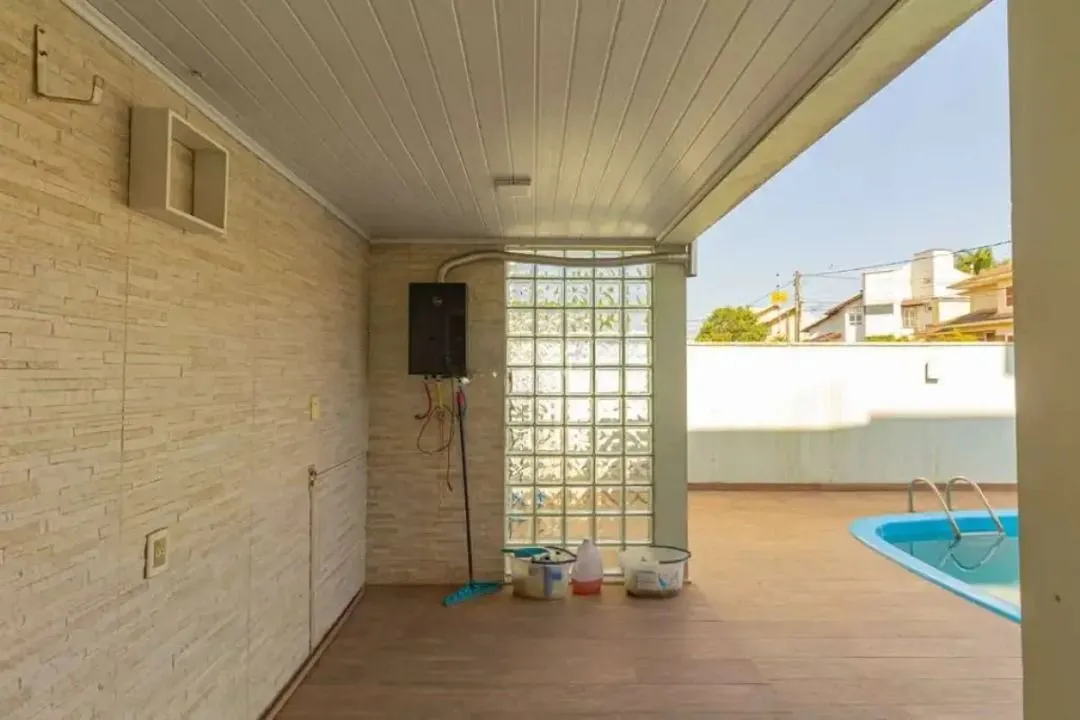 Imagem Casa a venda no bairro Moinhos de vento / Canoas RS com 4 quartos / 1 suite / 2 banheiros / 2 vagas