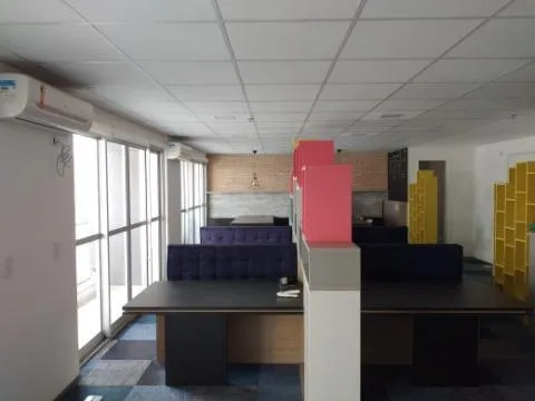 Imagem LOCAÇÃO DE SALAS COMERCIAIS MOBILIADAS NO EDIFÍCIO MARQUÊS BUSINESS CENTER, NA BARRA FUNDA/SP com 132m² e 4 vagas, sendo 100 m do metro. CONSULTE-NOS.