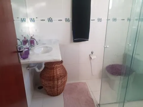Imagem VENDA DE CASA CONDOMÍNIO IBIRAPITANGA A/T 800m² A/C 350m³ com 4 dormitórios sendo 2 suítes, lavabo, sala 3 ambientes, cozinha americana, piscina, chur