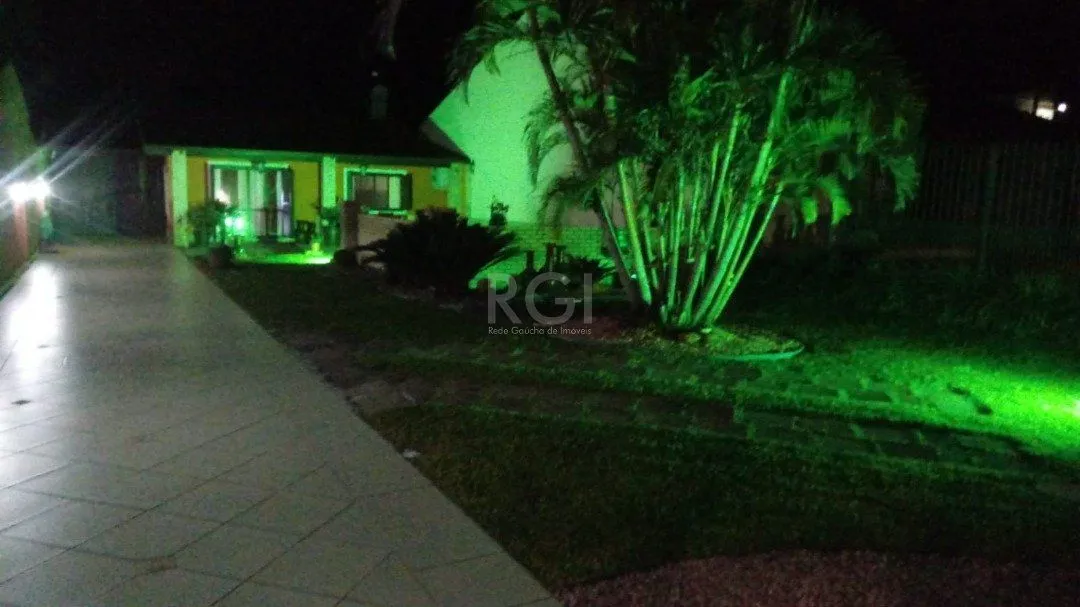 Imagem Casa para Venda - 198m², 2 dormitórios, 2 vagas - Belém Novo