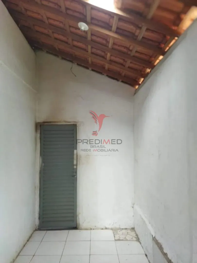 Imagem São 1.000 m2 de terreno com casa pequena