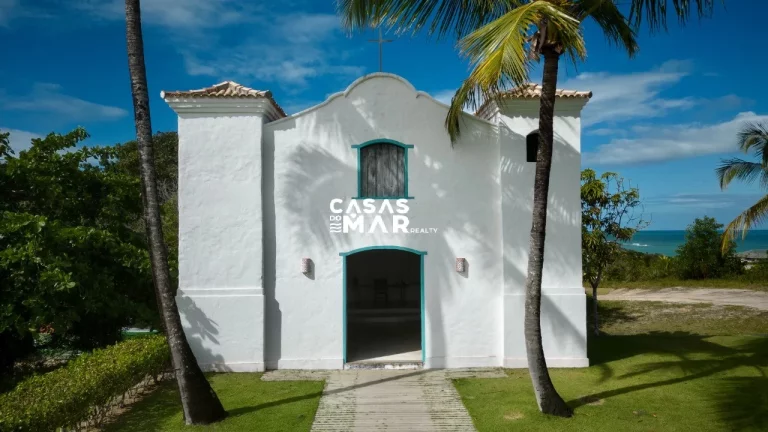 Imagem Casa de Luxo em Condomínio Fechado na Praia do Espelho, Porto Seguro-BA - 3 Quartos, 3 Suítes, Piscina e Varanda Ampla!