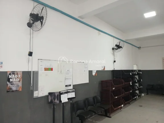 Imagem Barracão/Salão comercial mobiliado para locação em excelente localização, próximo à Av. Amor...