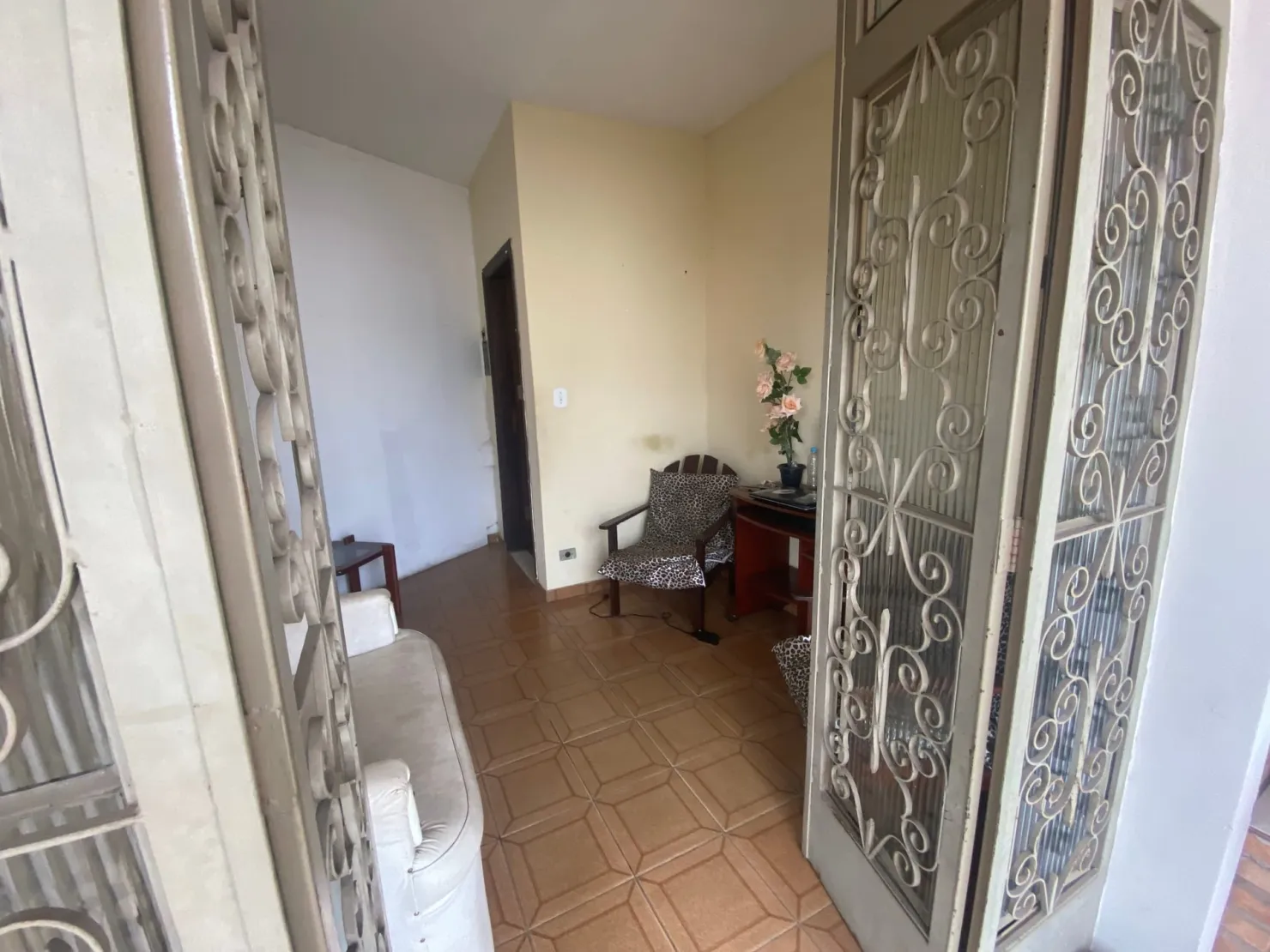 Imagem Comercial à venda 3 Quartos, 1 Suite, 2 Vagas, 200M², Ponte Alta, Aparecida - SP