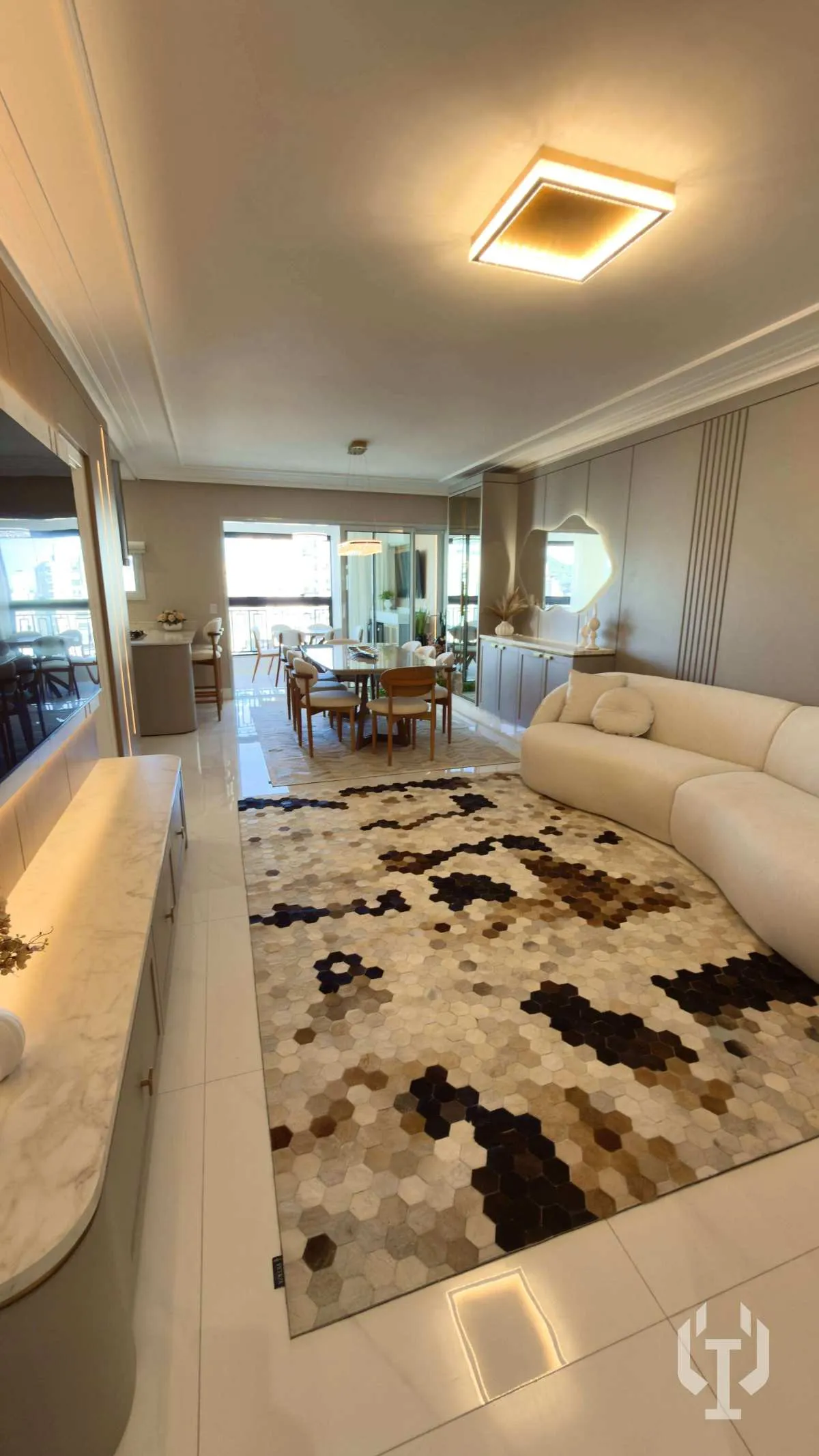Imagem Apartamento San Lorenzo Dallo à venda, com 4 suítes, 4 vagas e finamente mobiliado no centro de Itapema