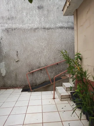 Imagem Casa Antiga com 250 metros e uma Edicila Exlente para Costrutor