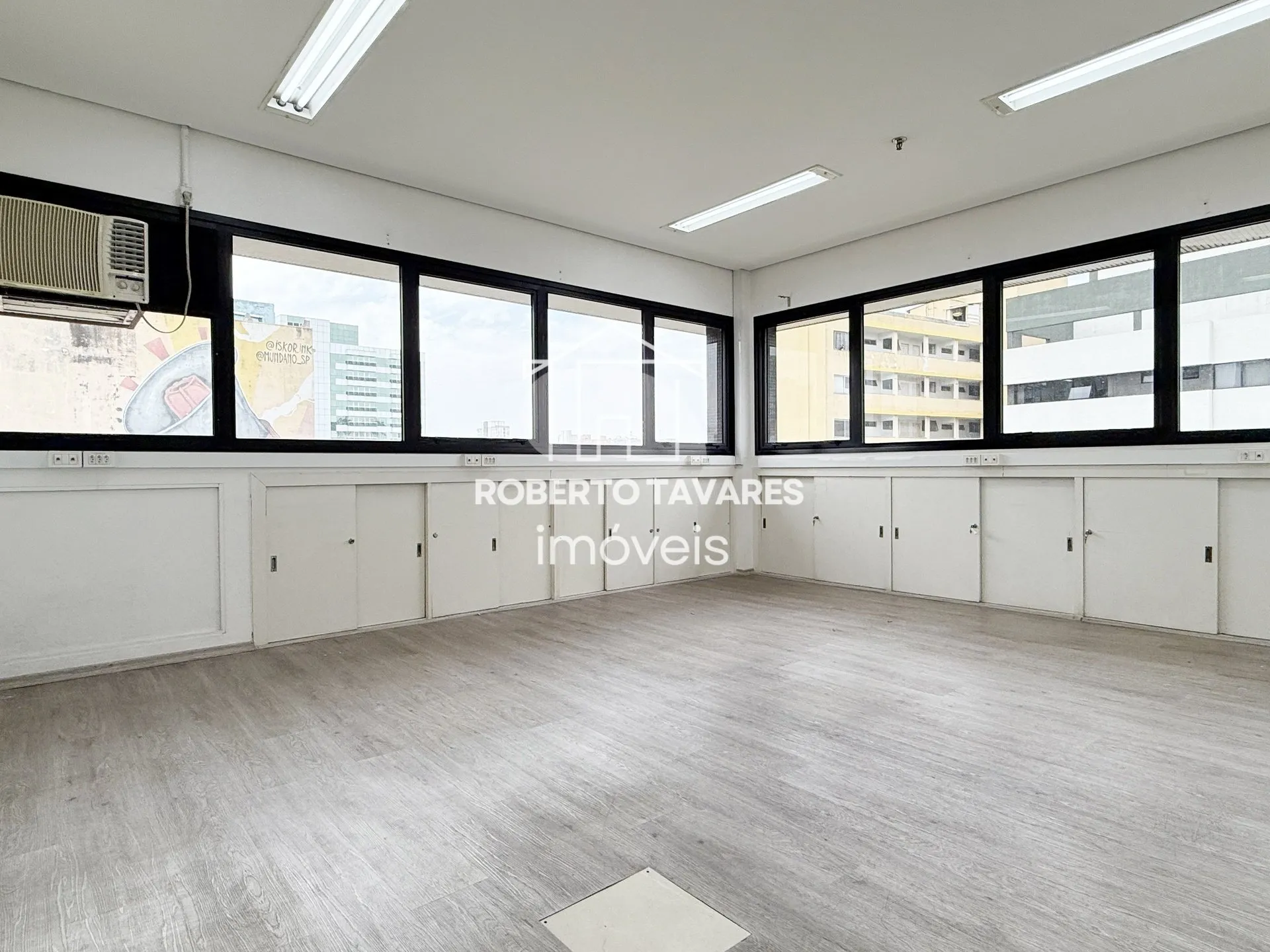 Imagem Prédio monousuário, com 11 andares, 1723m² de área útil, 4032m² de área total, 33 vagas de garagem.