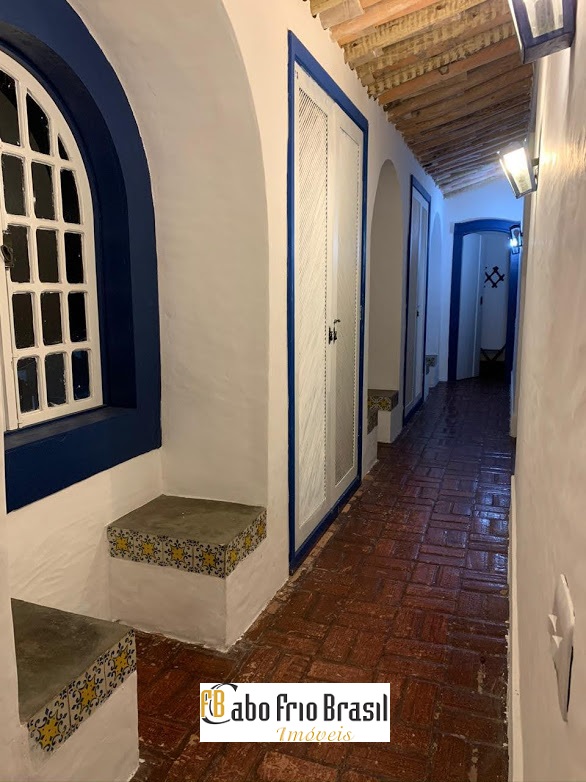 Imagem Casa com 7 Quartos à Venda, 2 metros em Ogiva - Cabo Frio