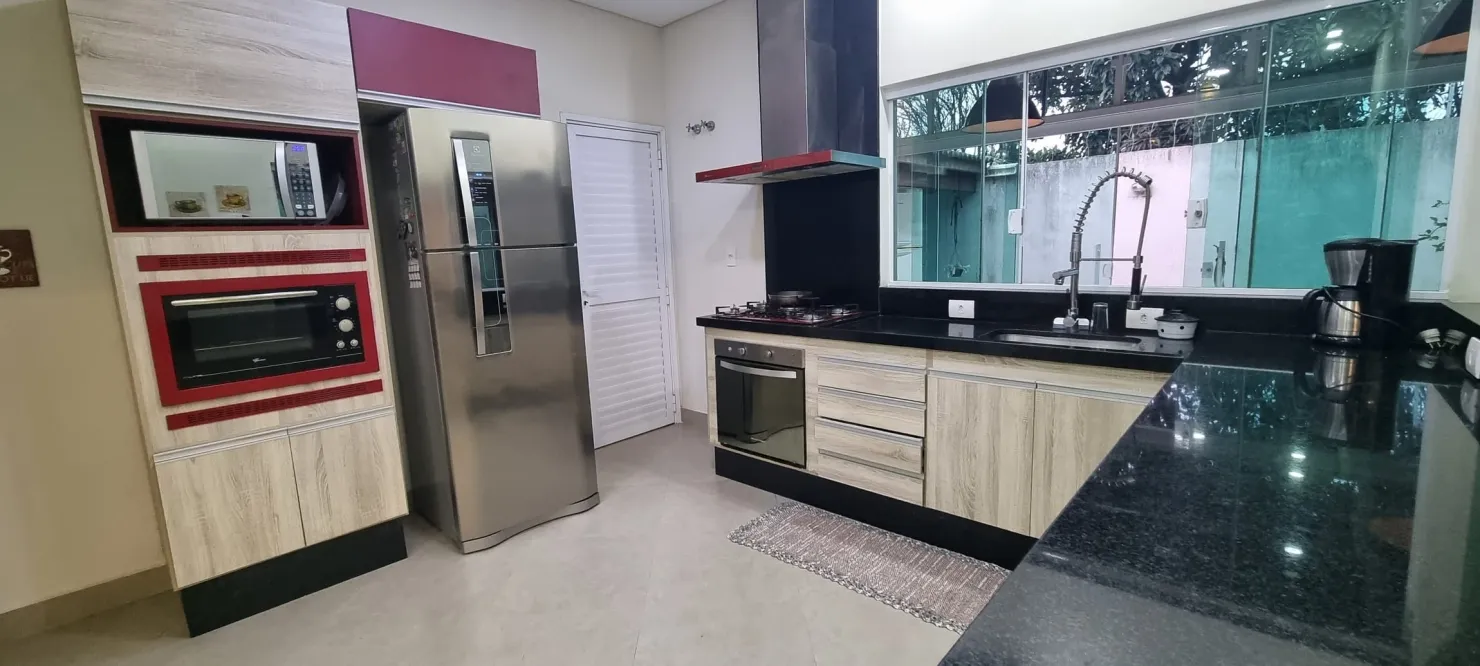 Imagem Magnífica Casa no Condomínio Reserva dos Lagos: Espaços Amplos, Acabamentos de Alto Padrão e Vista Única