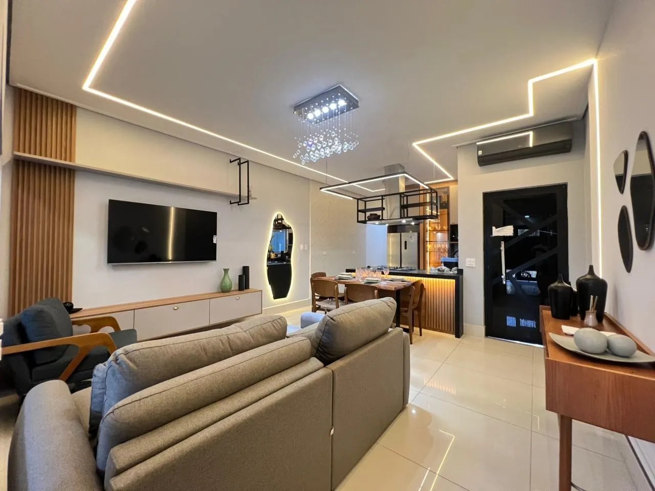 Imagem Casa para Venda em Praia Grande, Caiçara, 3 dormitórios, 2 suítes, 2 banheiros, 2 vagas