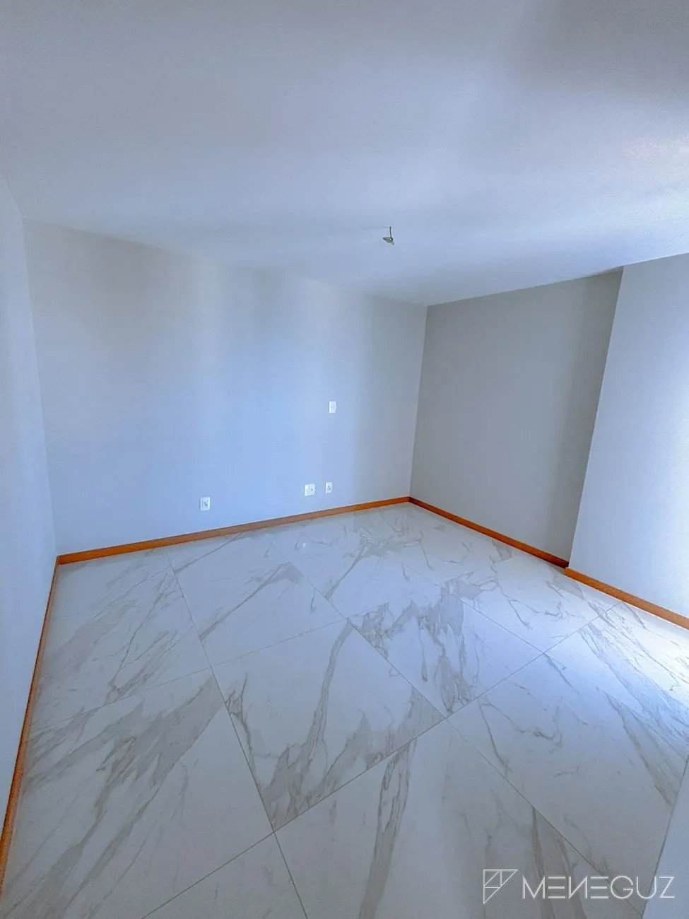 Imagem Vista para o Mar! Apartamento de 3 Quartos na Avenida Oceânica