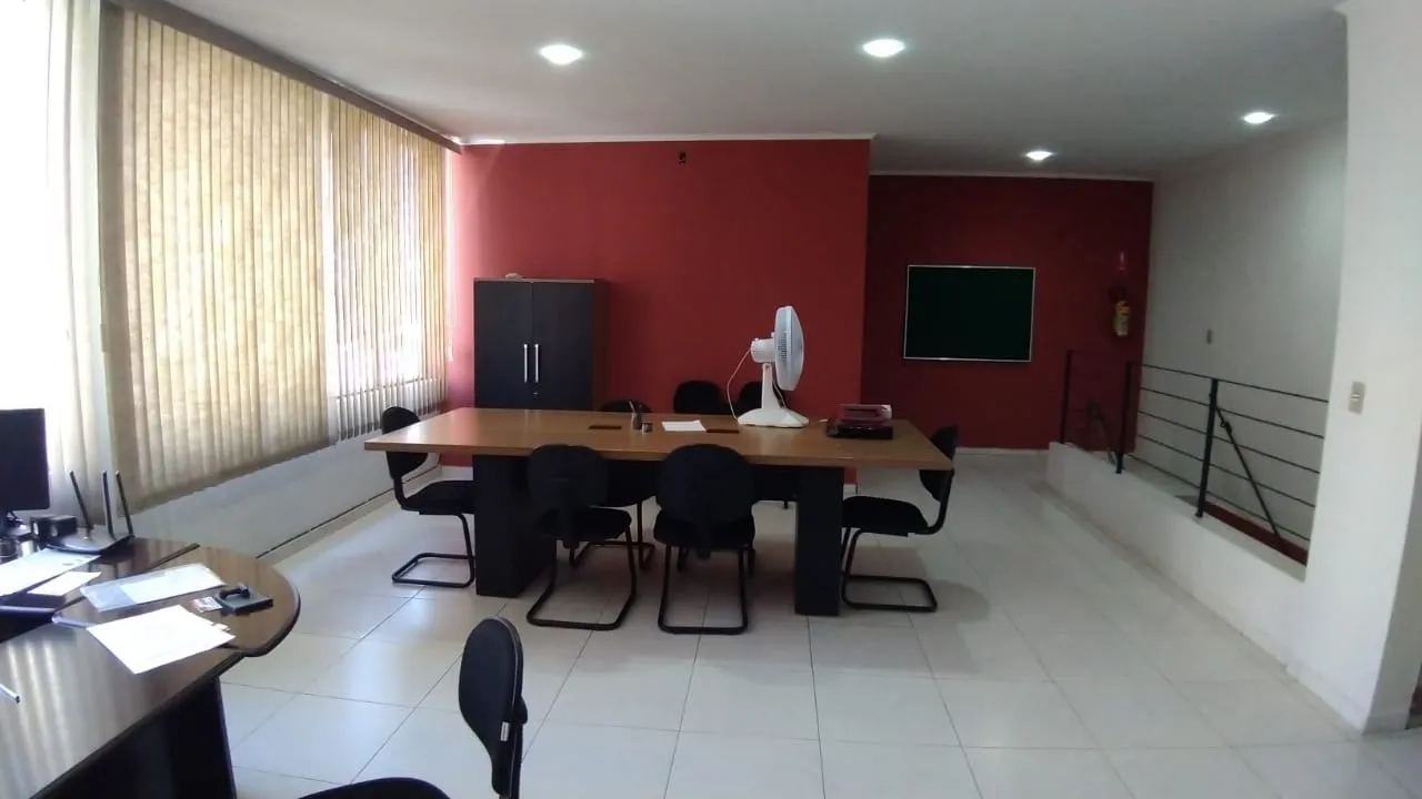 Imagem Sobrado comercial à venda em Sorocaba-SP, Jardim Nova Manchester: 3 salas, 5 banheiros, 3 vagas, 550m². Confira já!