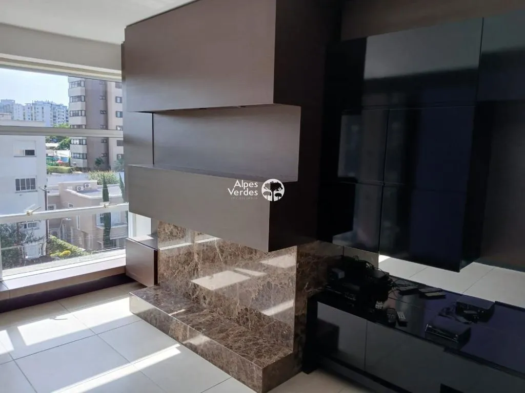 Imagem Vende-se apto em boa localização de Porto Alegre-1 Quarto- R$660.000,00